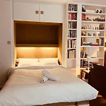 Another Cozy Flat Near St-Germain, St-Placide